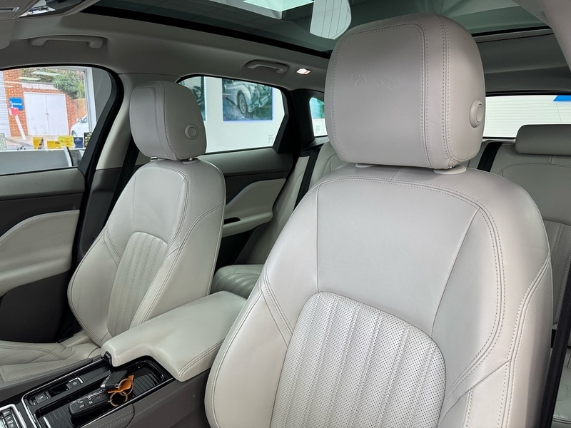 Used Jaguar F-Pace 2017 for sale - 76845874: Photo 80