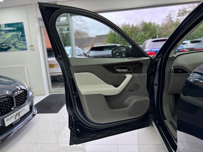 Used Jaguar F-Pace 2017 for sale - 76845874: Photo 84