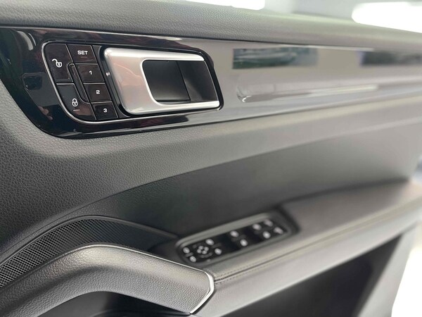 Used Porsche Cayenne 2018 for sale - 75456981: Photo 38