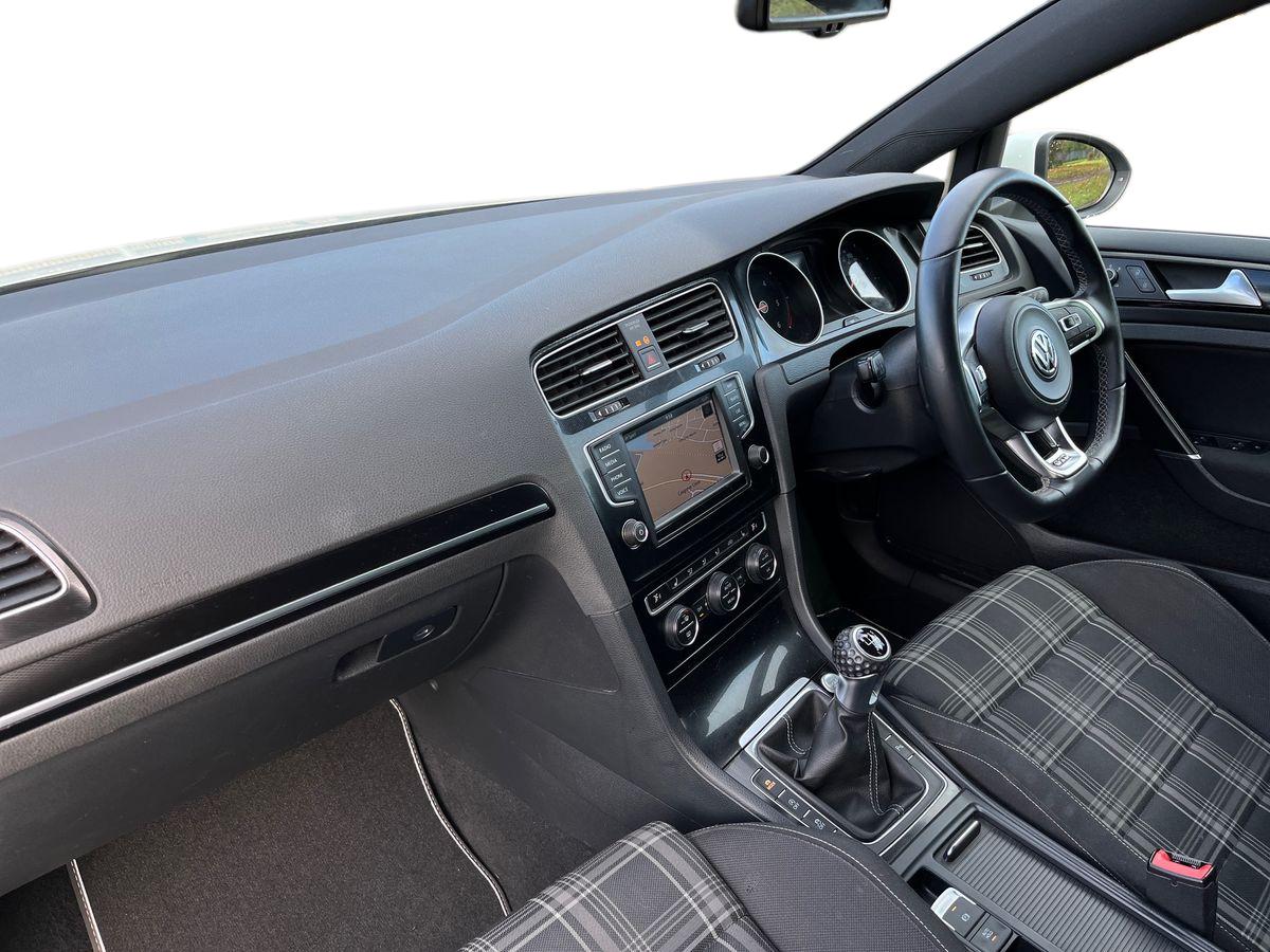 Used Volkswagen Golf 2015 for sale - 76329025: Photo 8