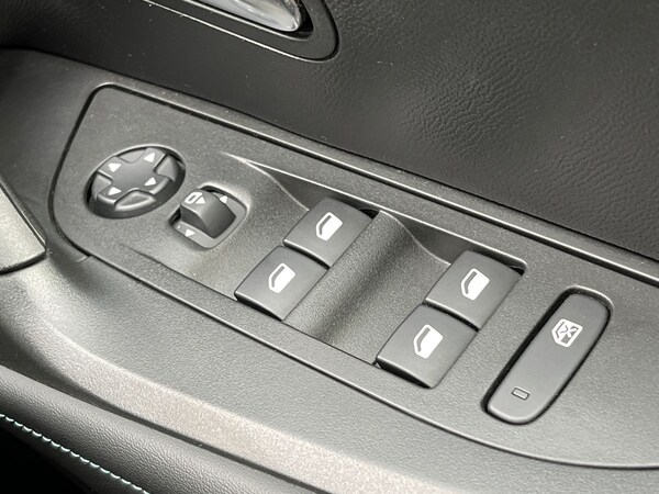 Used Peugeot 2008 2023 for sale - 75661005: Photo 28