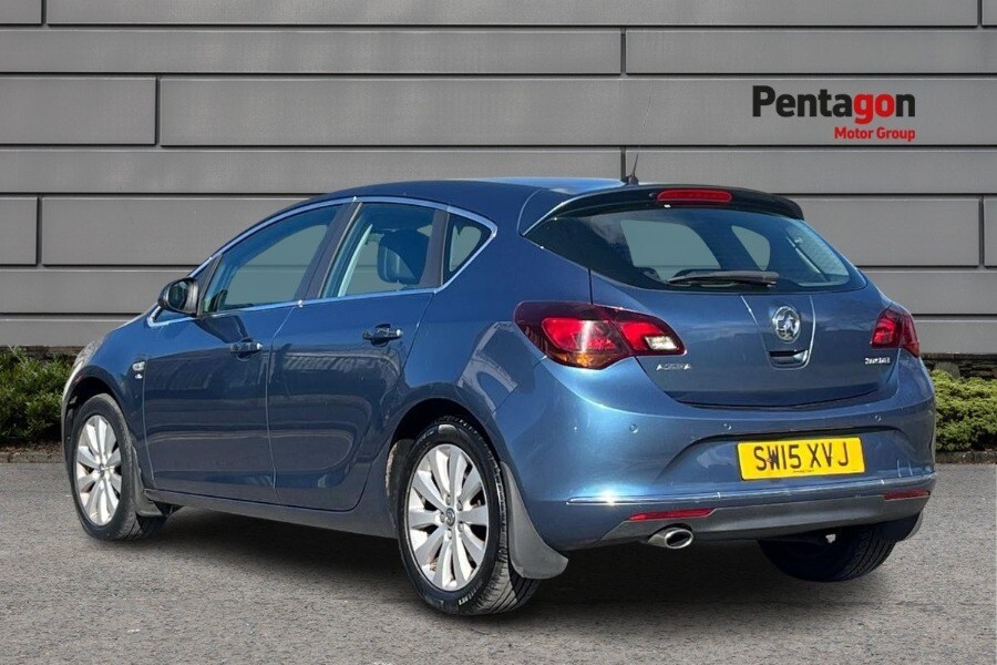 Used Vauxhall Astra 2015 for sale - 76339427: Photo 2