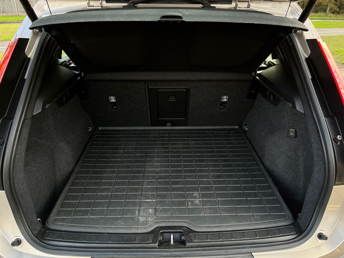 Used Volvo XC40 2022 for sale - 76470795: Photo 11