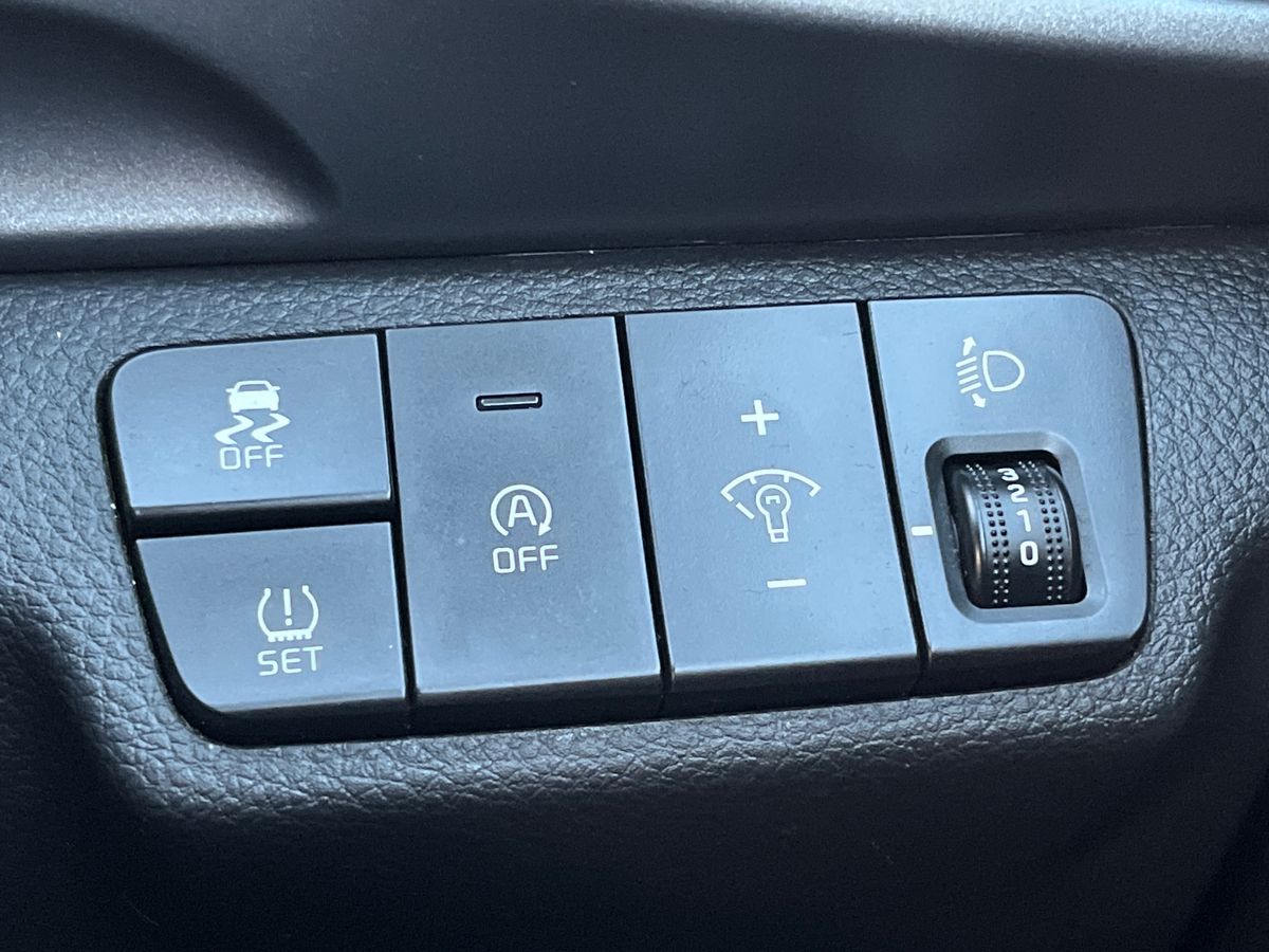 Used Kia Stonic 2022 for sale - 76892949: Photo 24