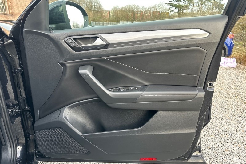 Used Volkswagen T-Roc 2024 for sale - 77431328: Photo 11