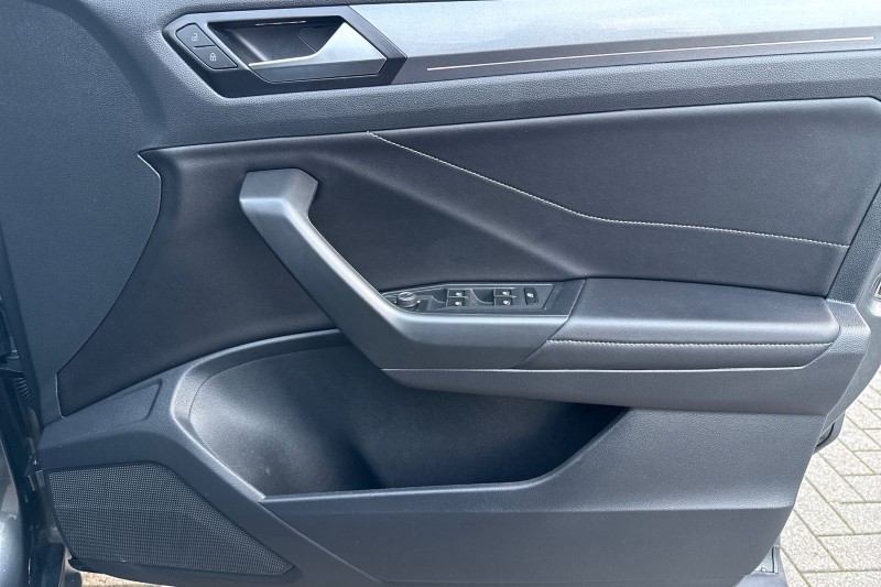 Used Volkswagen T-Roc 2023 for sale - 76981216: Photo 11