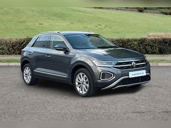 Used Volkswagen T-Roc 2023 for sale - 76981216: Photo