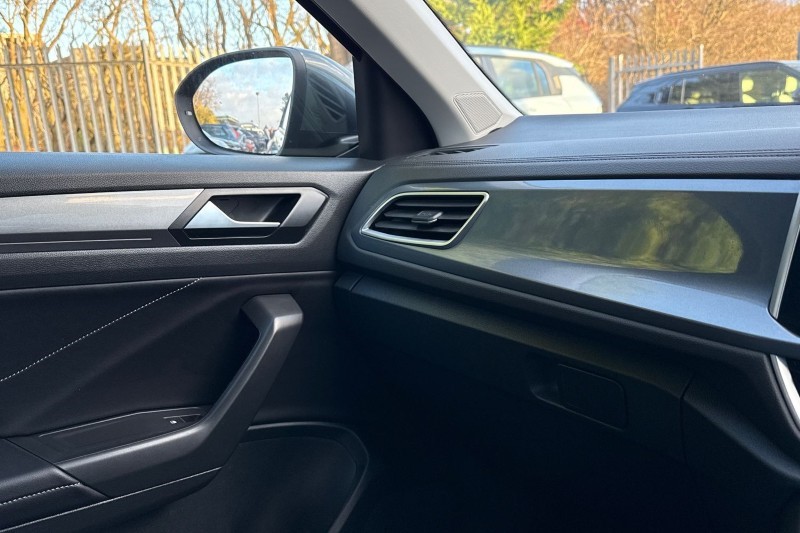 Used Volkswagen T-Roc 2023 for sale - 76981216: Photo 26