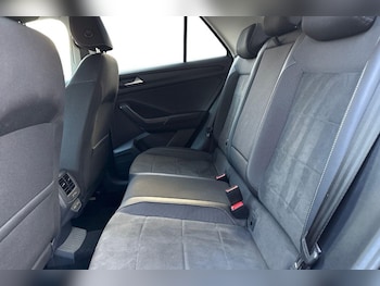 Used Volkswagen T-Roc 2023 for sale - 76981216: Photo