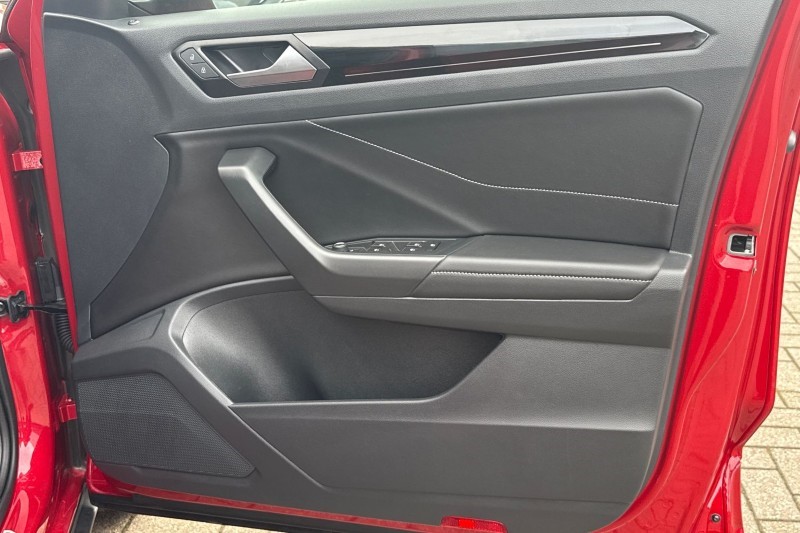 Used Volkswagen T-Roc 2025 for sale - 76980942: Photo 11