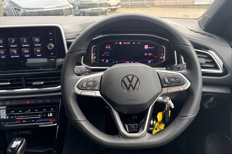Used Volkswagen T-Roc 2025 for sale - 76980942: Photo 17