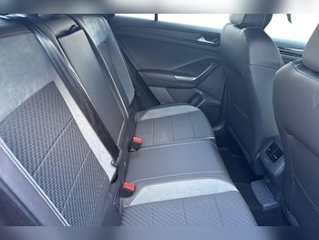 Used Volkswagen T-Roc 2019 for sale - 78953761: Photo