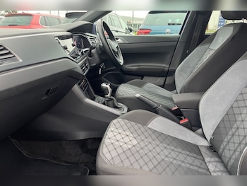 Used Volkswagen Polo 2024 for sale - 76981810: Photo