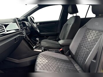 Used Volkswagen T-Roc 2023 for sale - 77700978: Photo