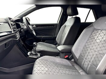 Used Volkswagen T-Roc 2023 for sale - 76982003: Photo