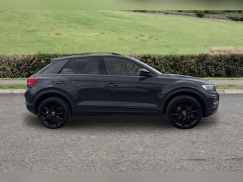 Used Volkswagen T-Roc 2021 for sale - 79841975: Photo