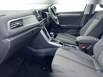 Used Volkswagen T-Roc 2024 for sale - 76981420: Photo