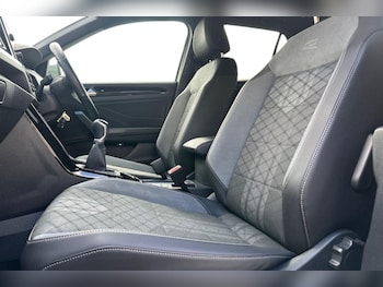 Used Volkswagen T-Roc 2022 for sale - 78411976: Photo