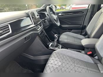 Used Volkswagen T-Roc 2025 for sale - 76981083: Photo