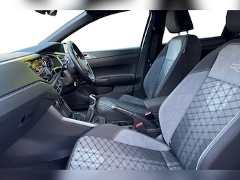 Used Volkswagen Polo 2024 for sale - 76982472: Photo