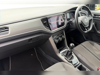 Used Volkswagen T-Roc 2020 for sale - 79311711: Photo