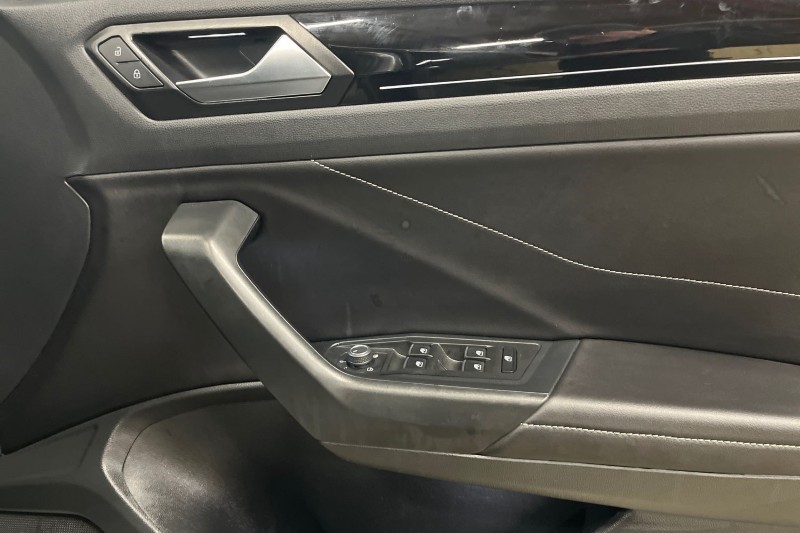 Used Volkswagen T-Roc 2023 for sale - 76981507: Photo 12