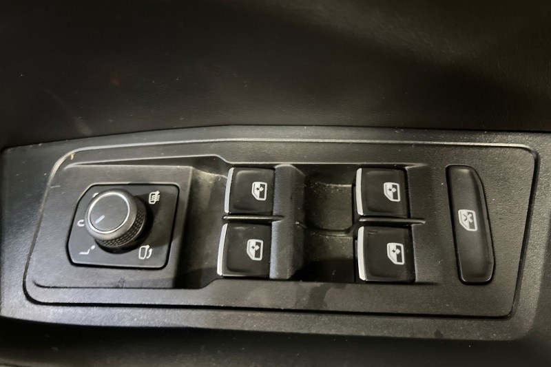 Used Volkswagen T-Roc 2023 for sale - 76981507: Photo 14