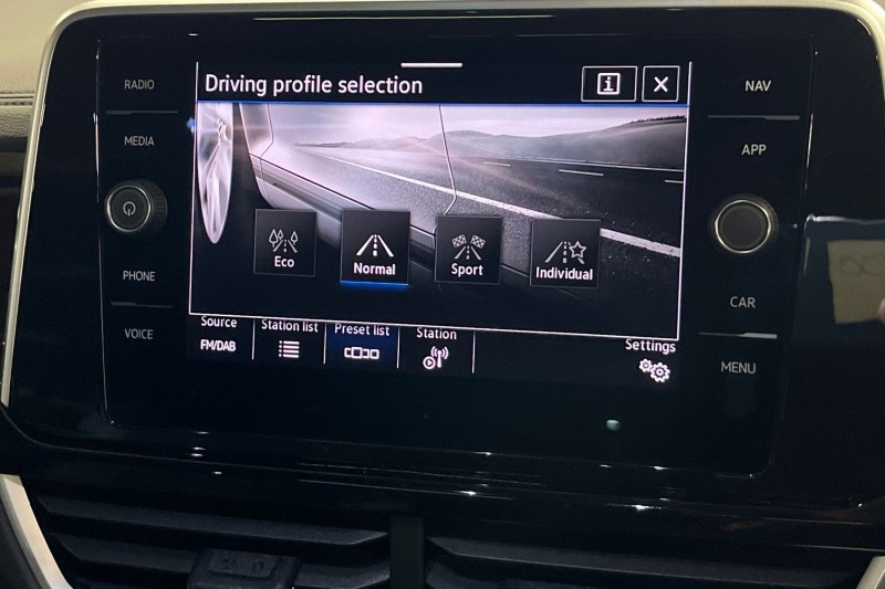 Used Volkswagen T-Roc 2023 for sale - 76981507: Photo 28