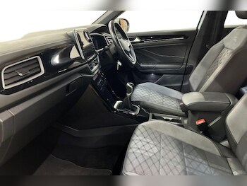 Used Volkswagen T-Roc 2023 for sale - 76981507: Photo