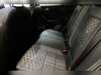 Used Volkswagen T-Roc 2023 for sale - 76981507: Photo