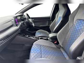 Used Volkswagen Golf 2023 for sale - 76982330: Photo