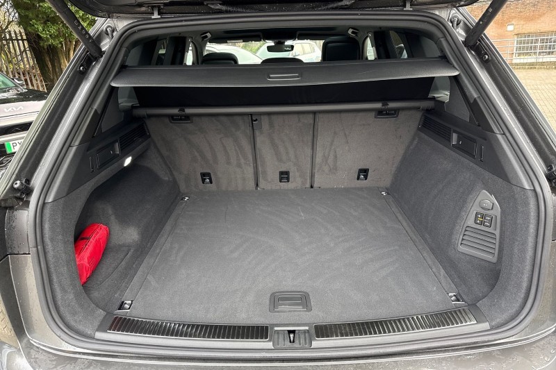 Used Volkswagen Touareg 2025 for sale - 77001359: Photo 35