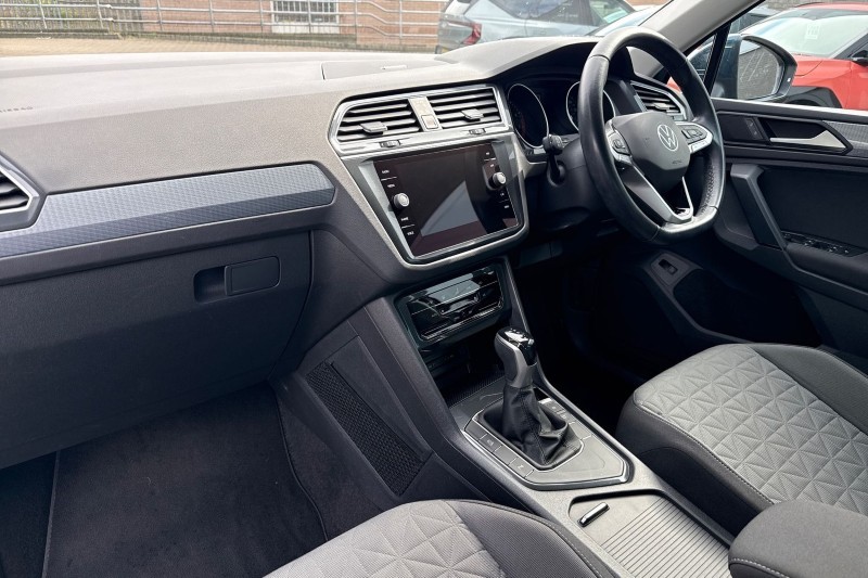 Used Volkswagen Tiguan 2021 for sale - 77877771: Photo 30
