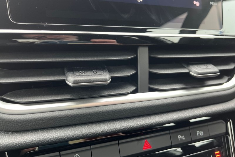 Used Volkswagen T-Roc 2024 for sale - 76981800: Photo 29