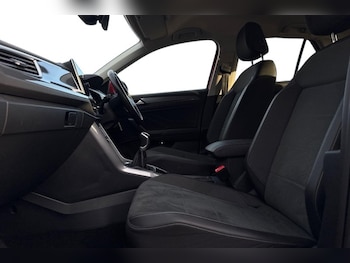 Used Volkswagen T-Roc 2022 for sale - 77445812: Photo