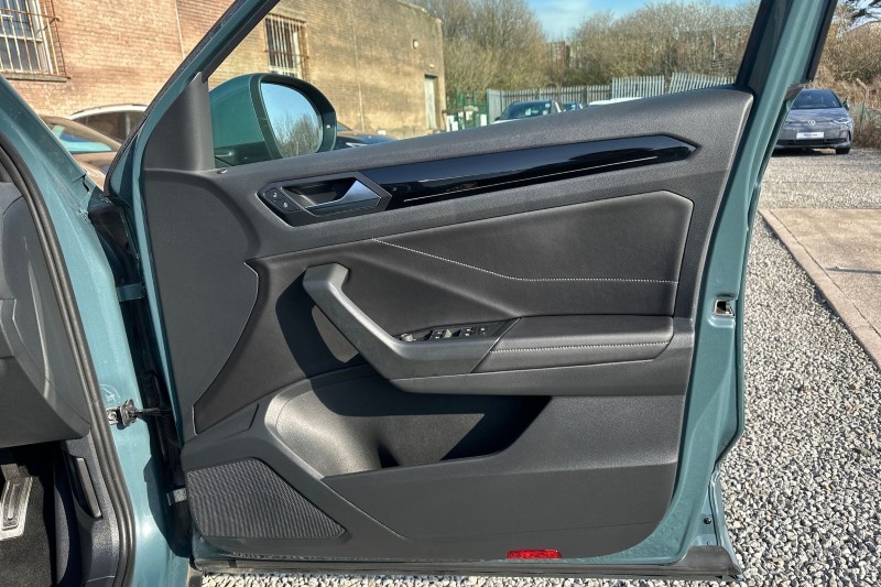 Used Volkswagen T-Roc 2023 for sale - 77745940: Photo 11