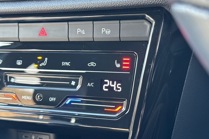 Used Volkswagen T-Roc 2023 for sale - 77745940: Photo 28