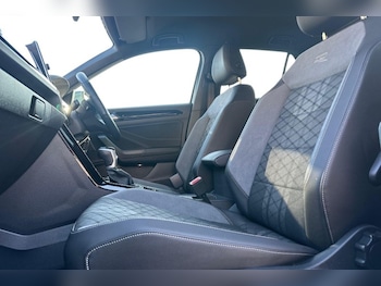 Used Volkswagen T-Roc 2023 for sale - 77745940: Photo