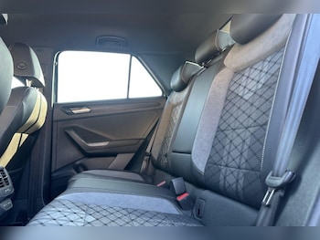 Used Volkswagen T-Roc 2023 for sale - 77745940: Photo