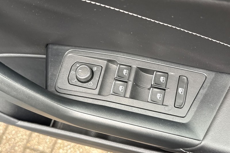 Used Volkswagen T-Roc 2023 for sale - 77918135: Photo 13