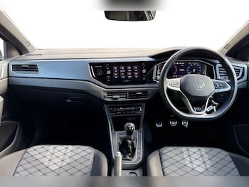 Used Volkswagen Polo 2024 for sale - 76980940: Photo