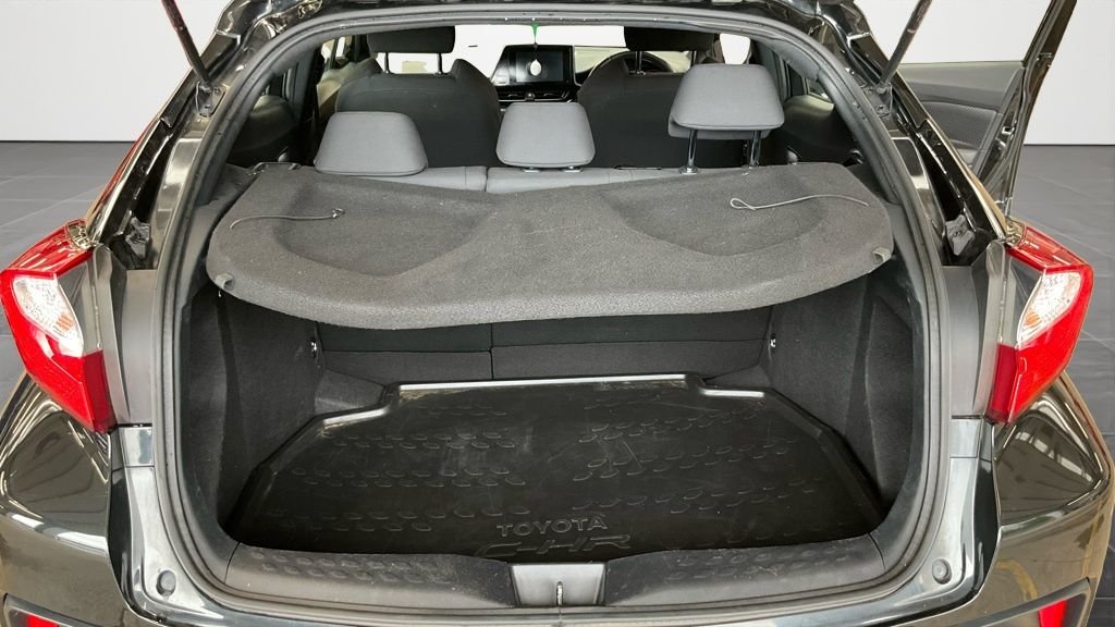 Used Toyota C-HR 2018 for sale - 77697670: Photo 9