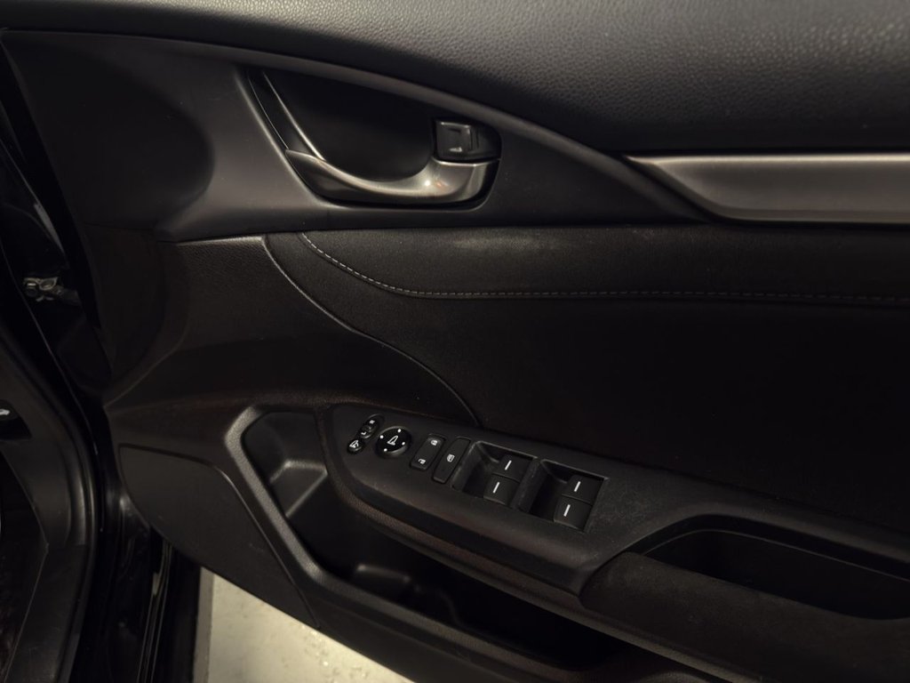 Used Honda Civic 2017 for sale - 77697621: Photo 26