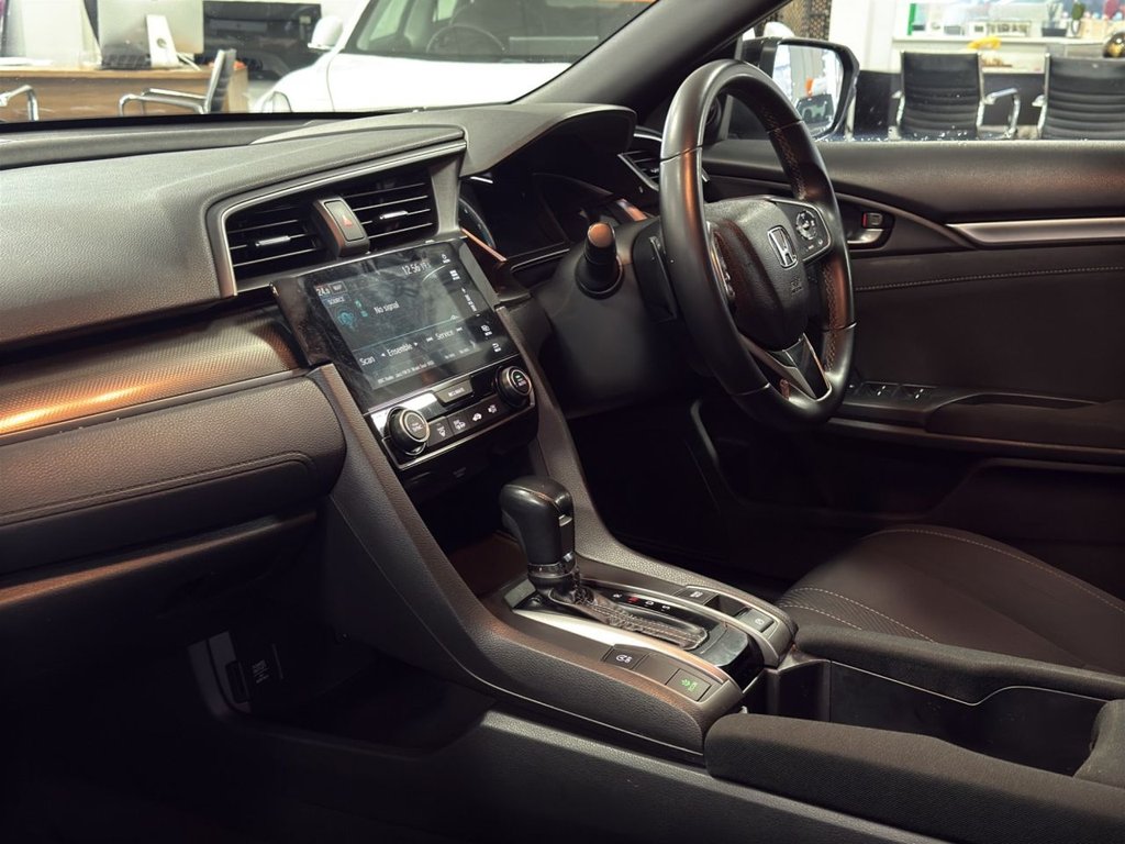 Used Honda Civic 2017 for sale - 77697621: Photo 40