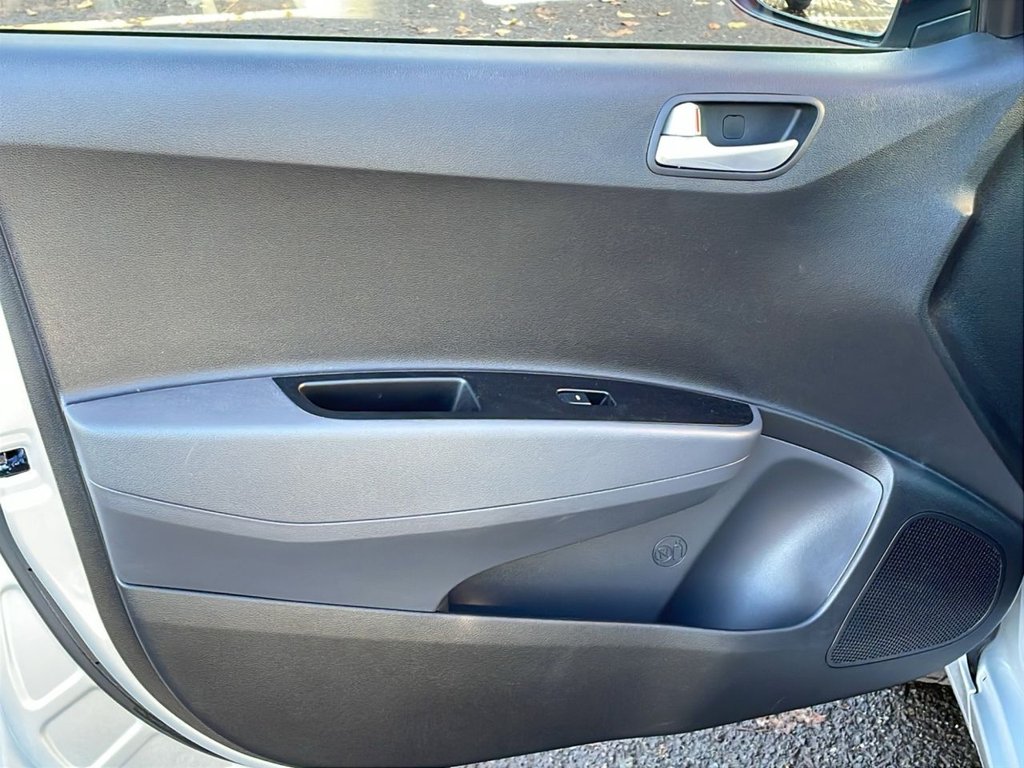 Used Hyundai i10 2018 for sale - 77697614: Photo 27