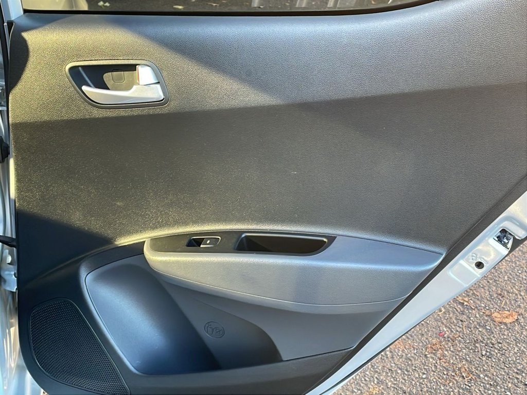 Used Hyundai i10 2018 for sale - 77697614: Photo 28