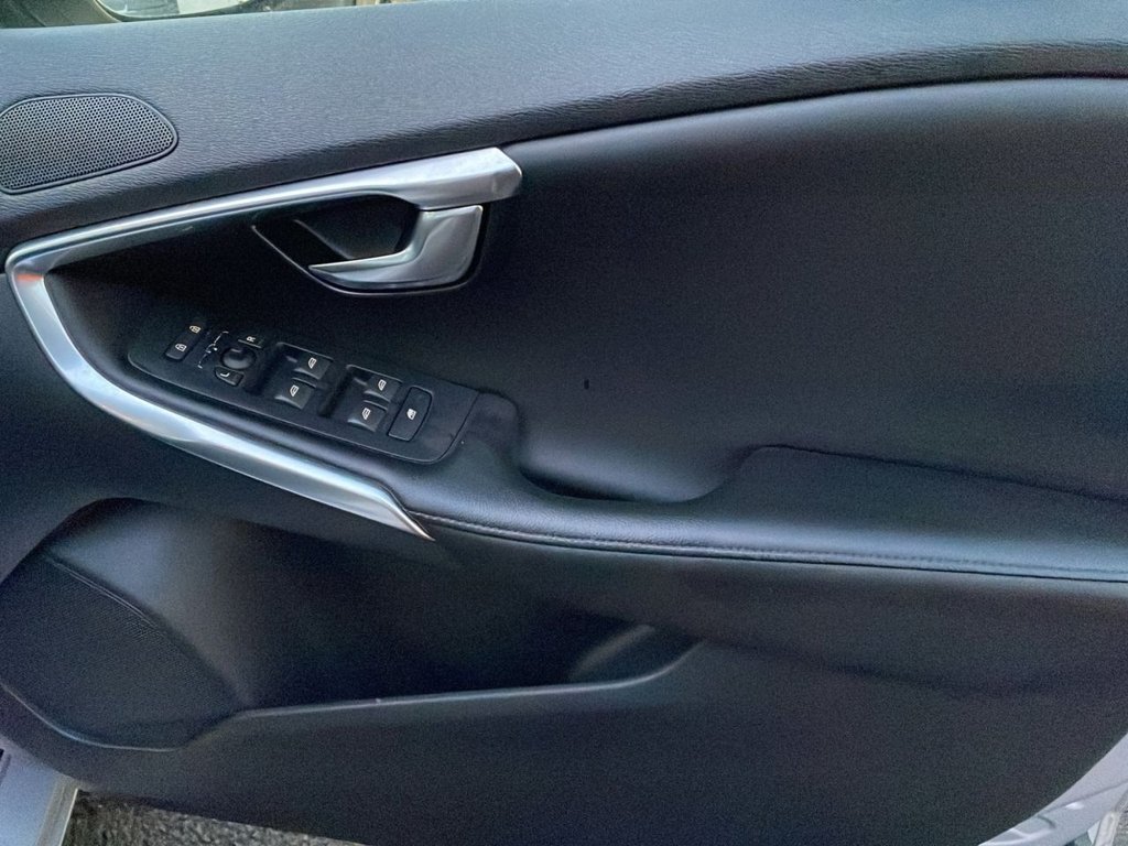 Used Volvo V40 2017 for sale - 77692476: Photo 15