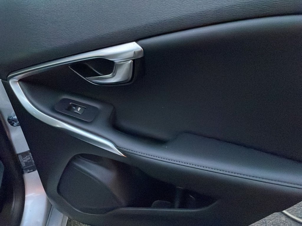 Used Volvo V40 2017 for sale - 77692476: Photo 20