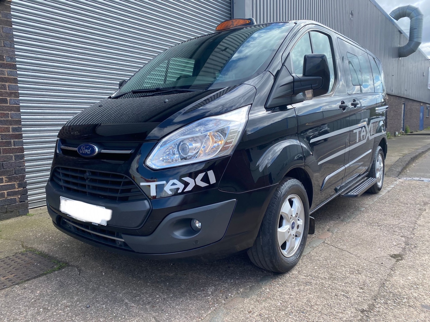 Used Ford Tourneo Custom 2018 for sale - 76116703: Photo 2
