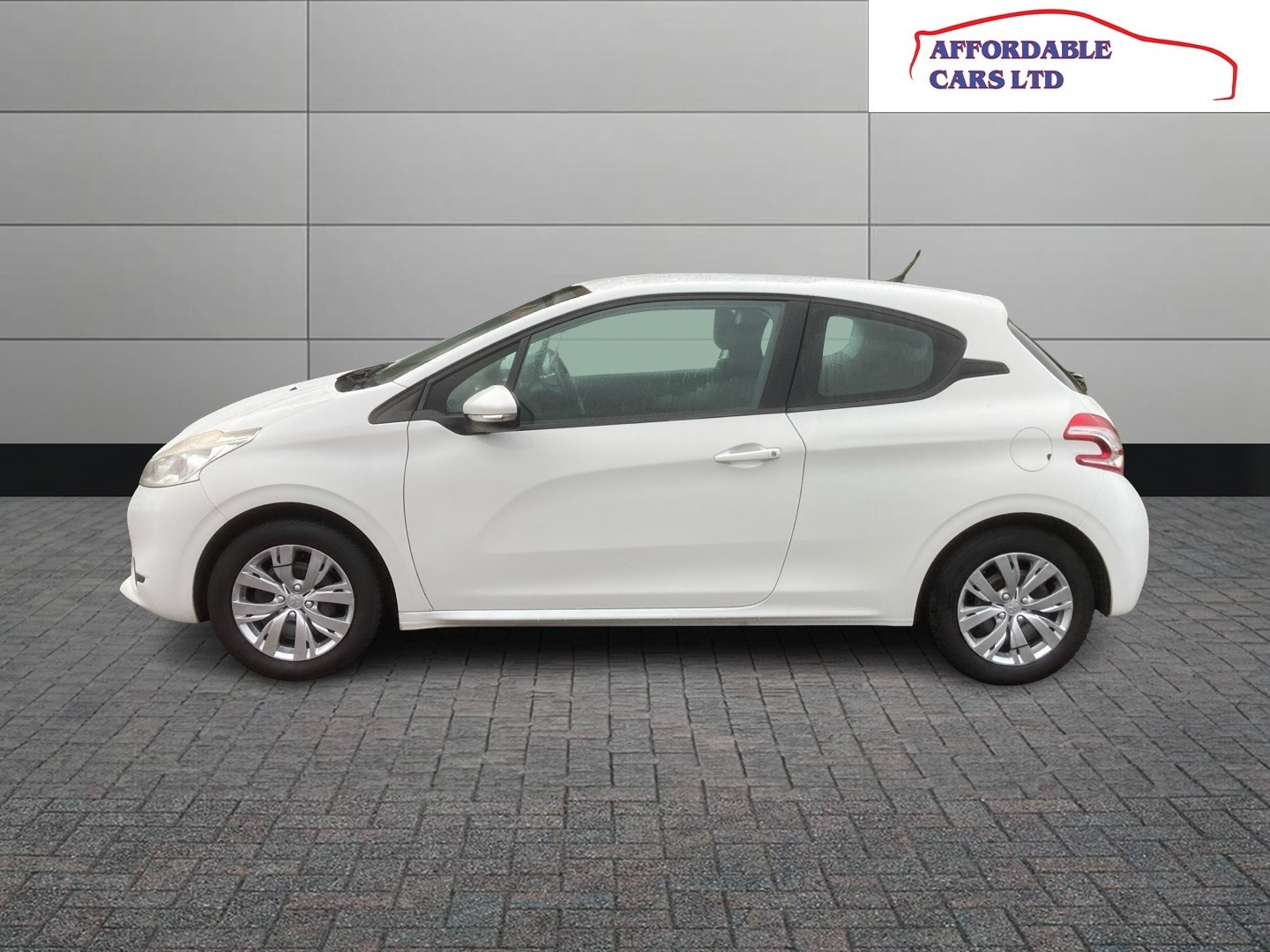 Used Peugeot 208 2013 for sale - 76719275: Photo 4